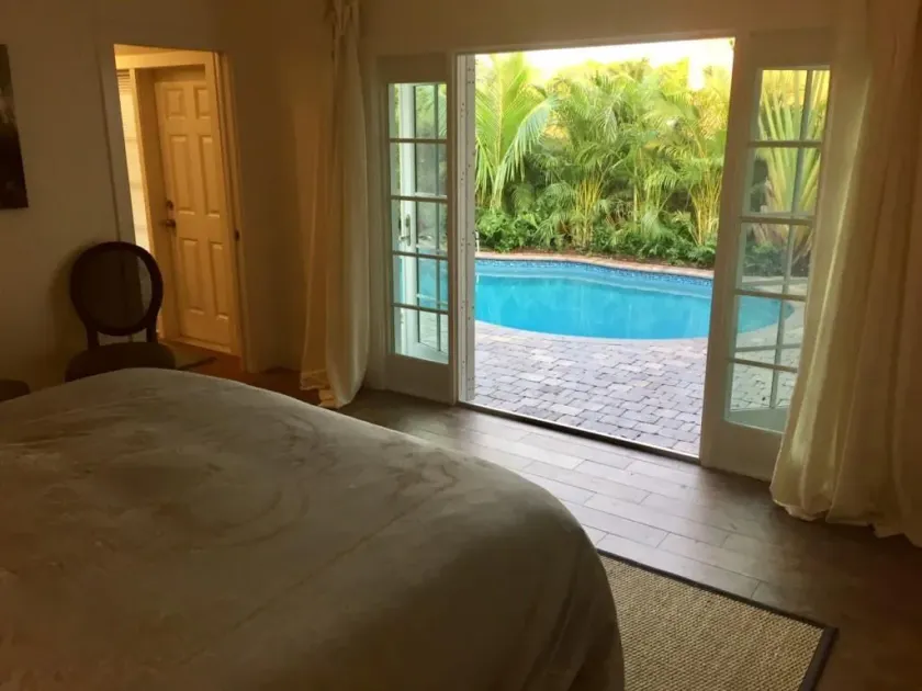 Luxuriöse gehobene Ferienhaus mit eigenem Pool Minuten von der Innenstadt und dem Strand - Zimmer