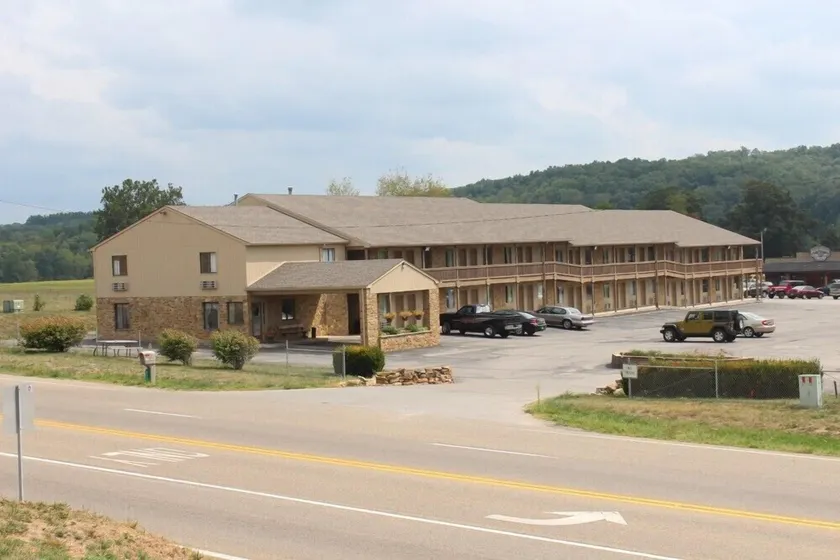 Salt Creek Inn - Image 1