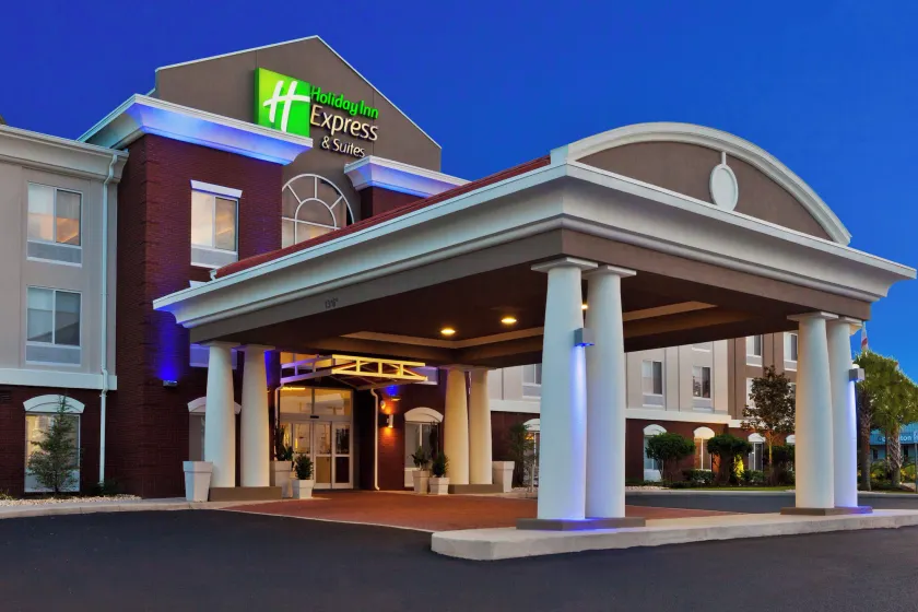 Holiday Inn Express Hotel & Suites Dothan North by IHG - Image 1