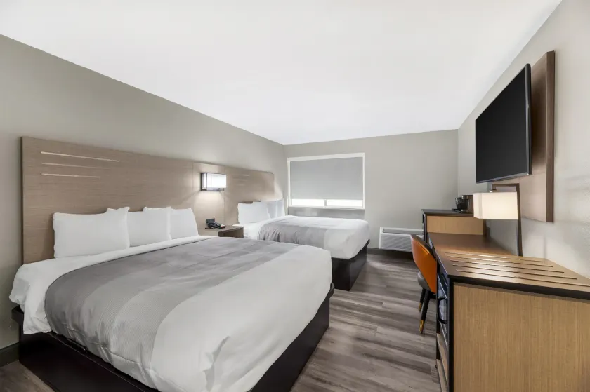 Red Lion Inn & Suites Kansas City - Image 1