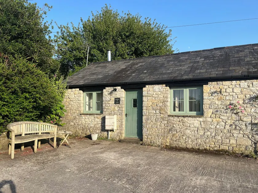 Warbler Cottage - Image 1