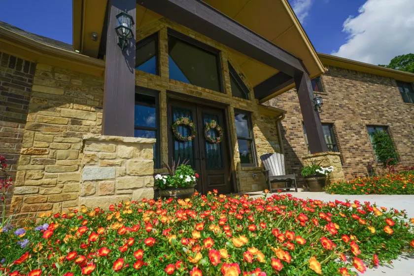 Hidden Meadows Bed and Breakfast - Image 1