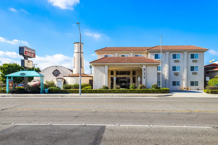Brookhurst Plaza Inn - Image 1