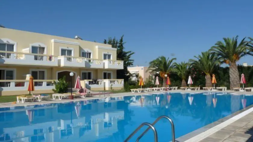Iris Hotel - Image 1
