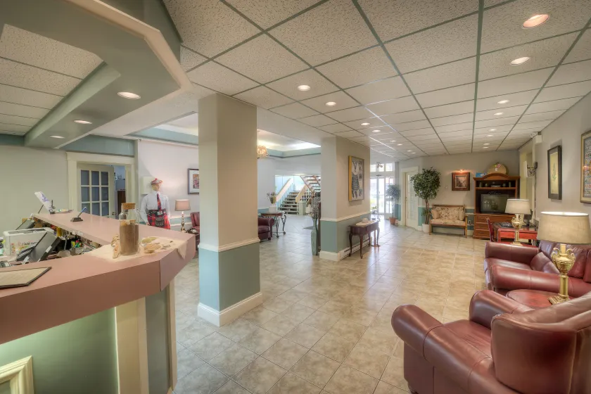 Claymore Inn and Suites - Image 1