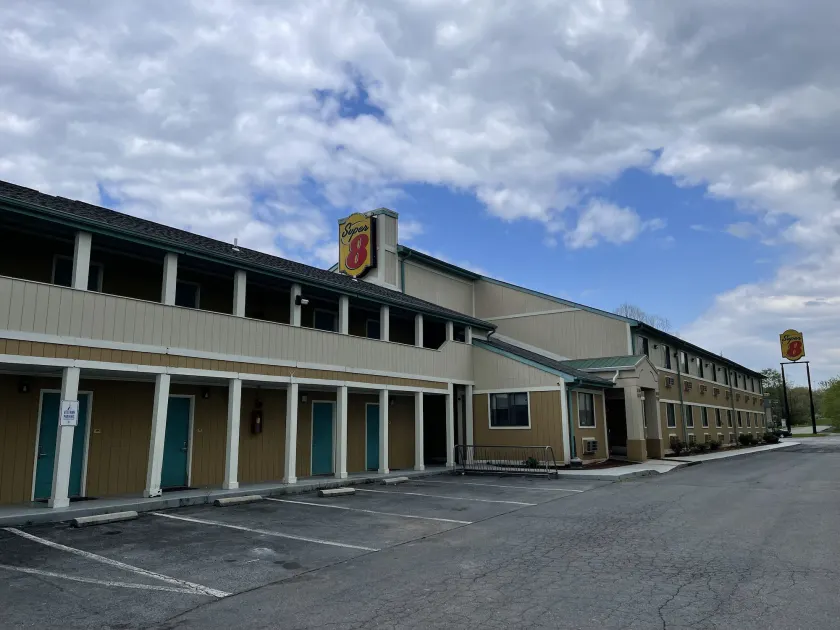 Super 8 by Wyndham Hancock MD - Image 1