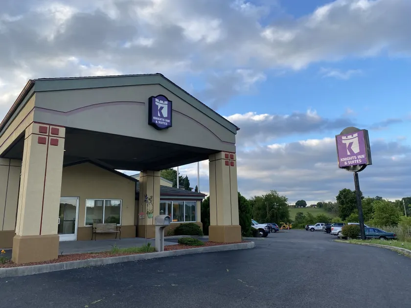 Knights Inn & Suites Dublin - Image 1