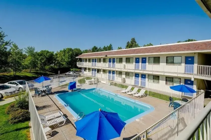 Motel 6 Thornton - Image 1