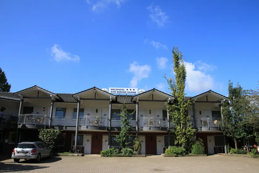 Waldhotel zum Bergsee - Image 1