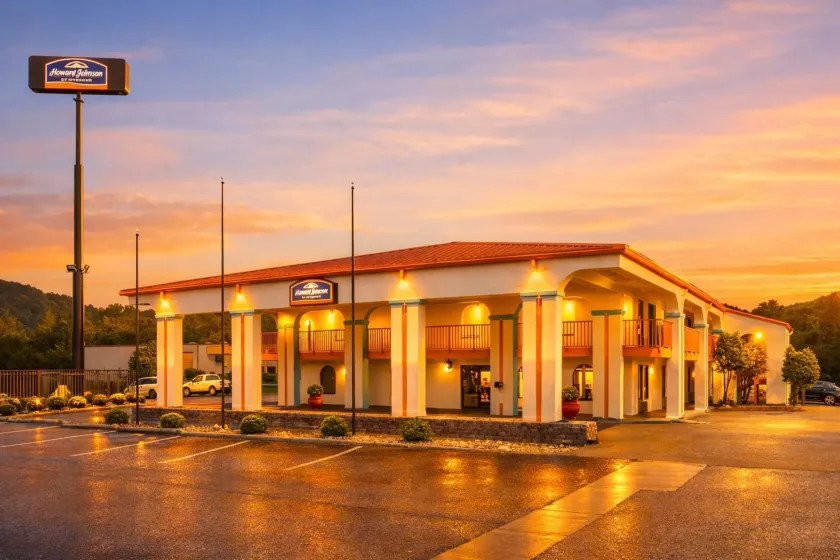 Howard Johnson by Wyndham Chattanooga Lookout Mountain I-24 - Image 1