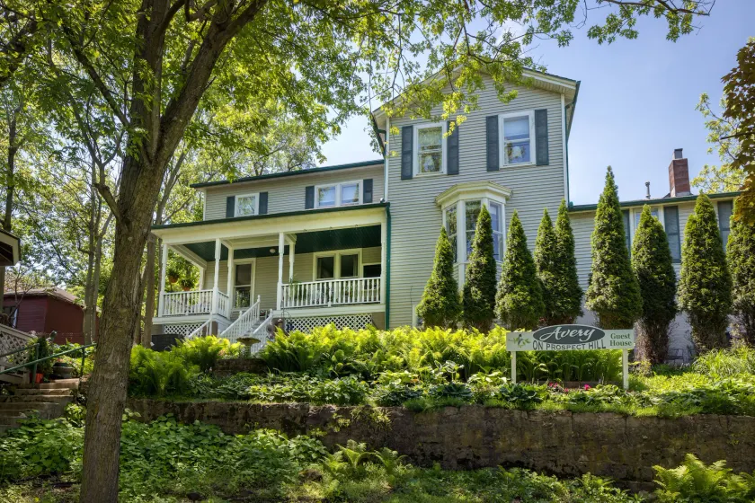 Avery House Bed & Breakfast - Image 1