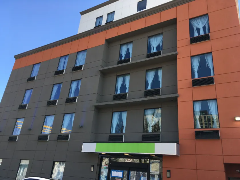 Magna Hotel - Image 1