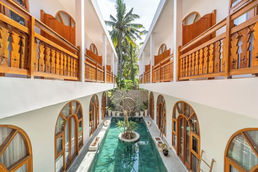 Yulaman Hotel - Image 1