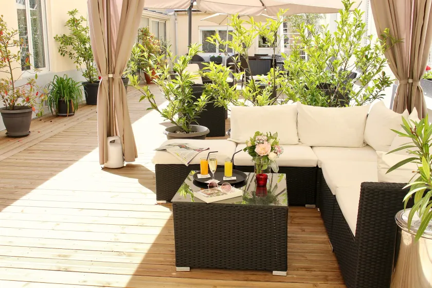 Logis Hotel - Le Charleston - Image 1