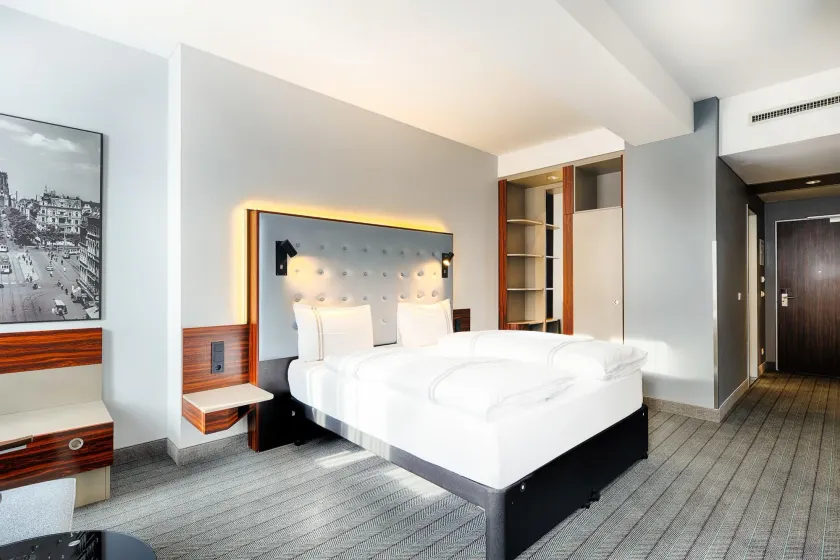 Premier Inn Köln City Mediapark - Image 1