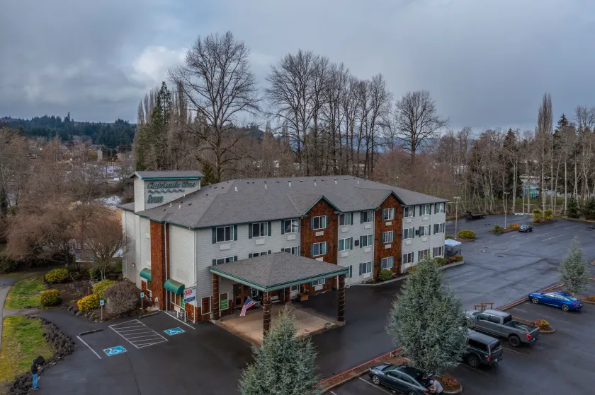 Clatskanie River Inn - Image 1