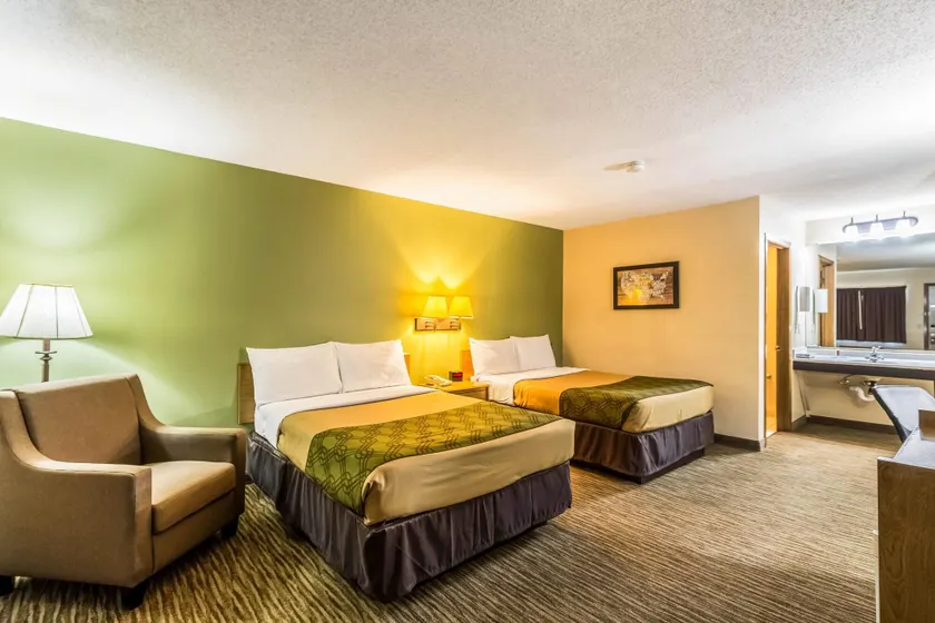 Econo Lodge - Valley City - Image 1