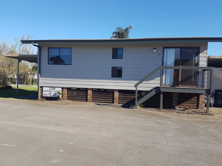 Bentley Waterfront Motel & Cottages - Image 1