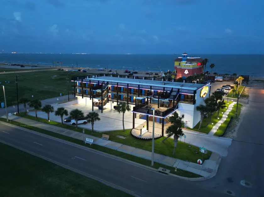Hotel DeVille - Image 1