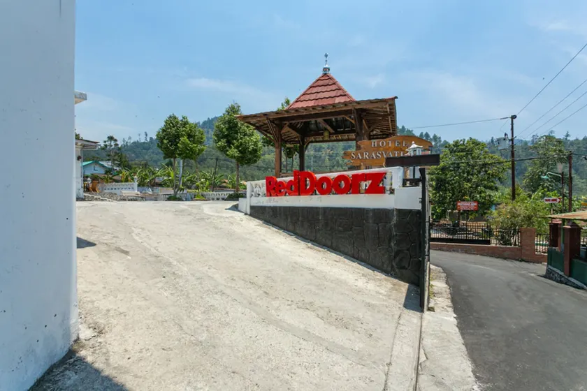 RedDoorz near Grojogan Sewu Tawangmangu - Image 1