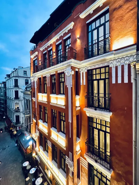 RUZ Hotels - Image 1
