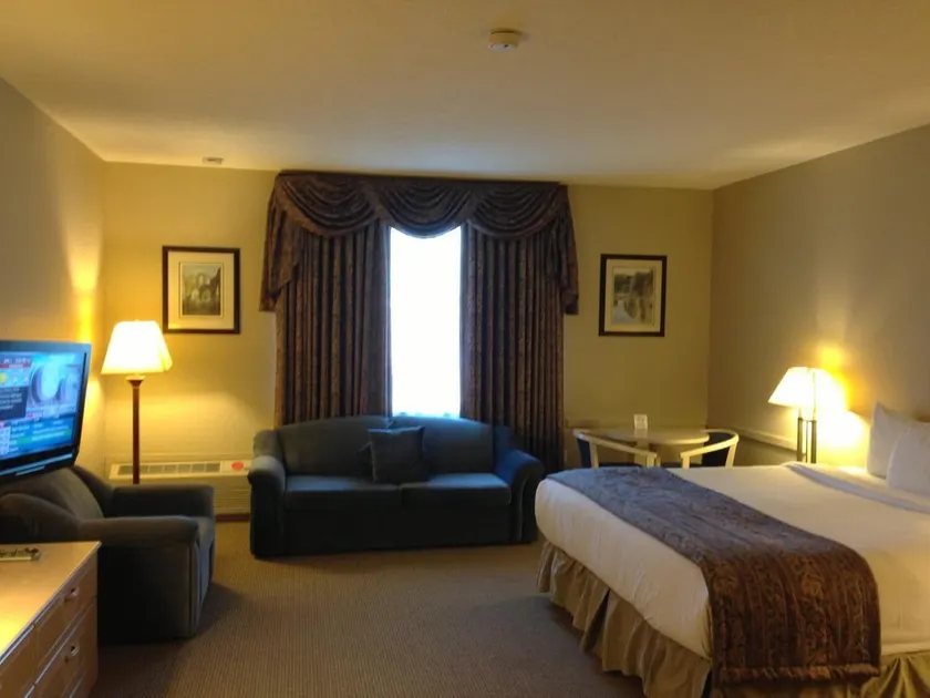 Petawawa River Inn & Suites - Image 1