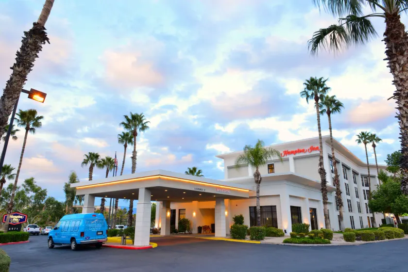 Hampton Inn Tucson-Airport - Image 1