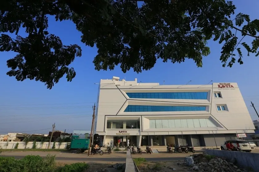The Grand Raveta - Image 1