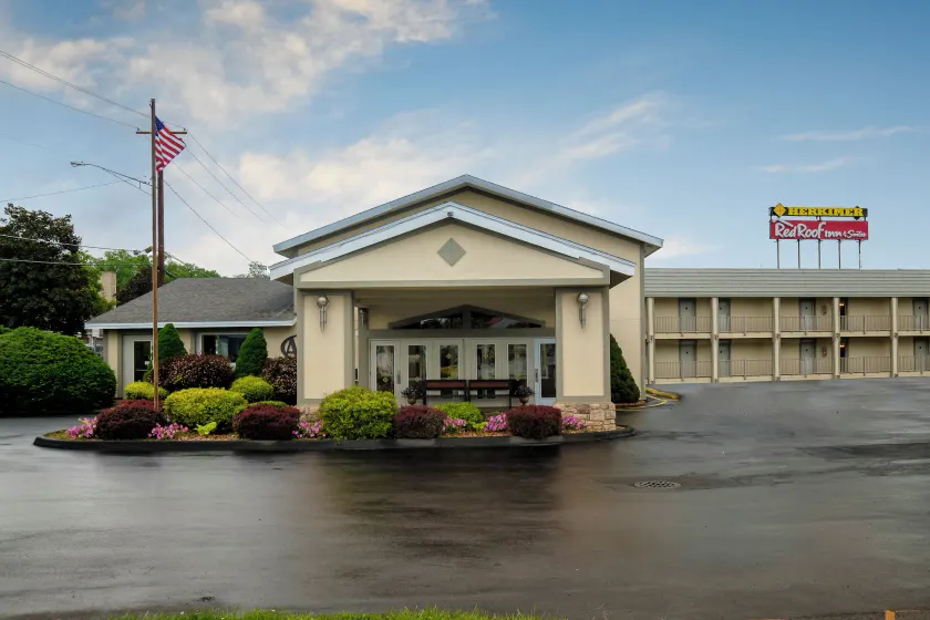 Red Roof Inn and Suites Herkimer - Image 1