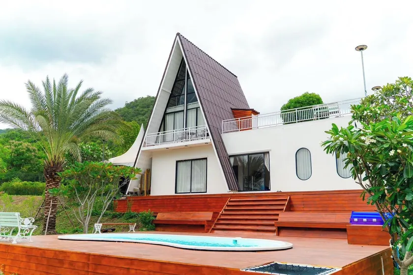 Honey Queen Resort - Image 1
