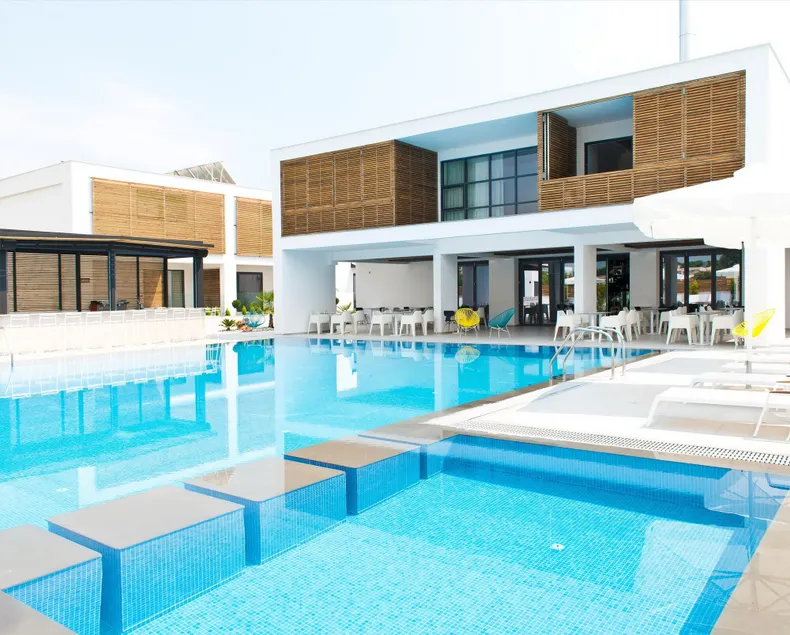 The Oak Hotel - Image 1