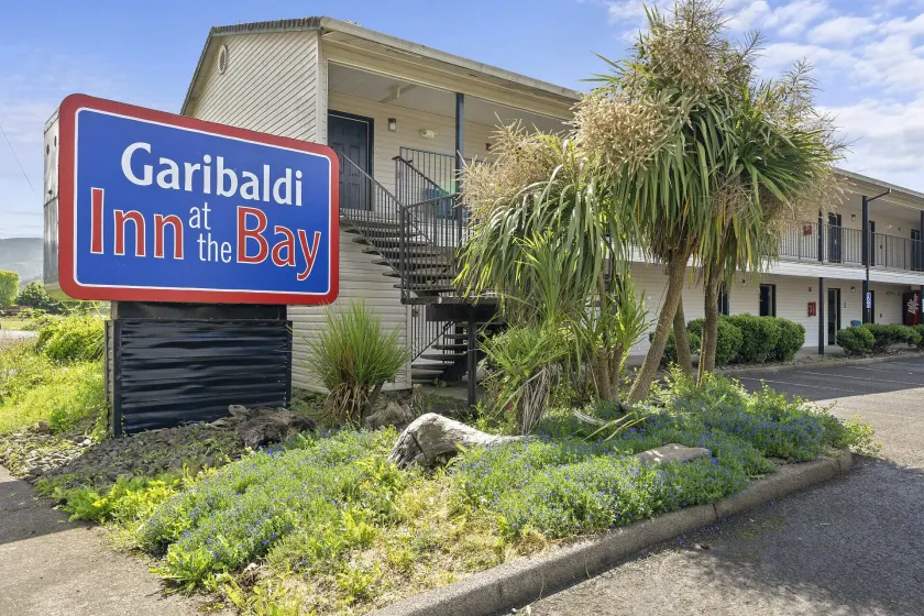 Garibaldi Inn at the Bay - Image 1