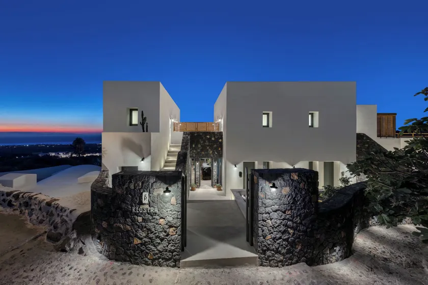 Klοstrá Hotel - Image 1