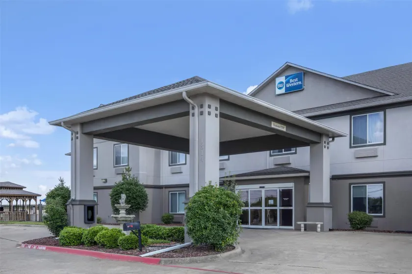 Best Western Limestone Inn and Suites - Image 1