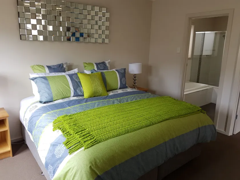 Hart Street Apartment - Image 1