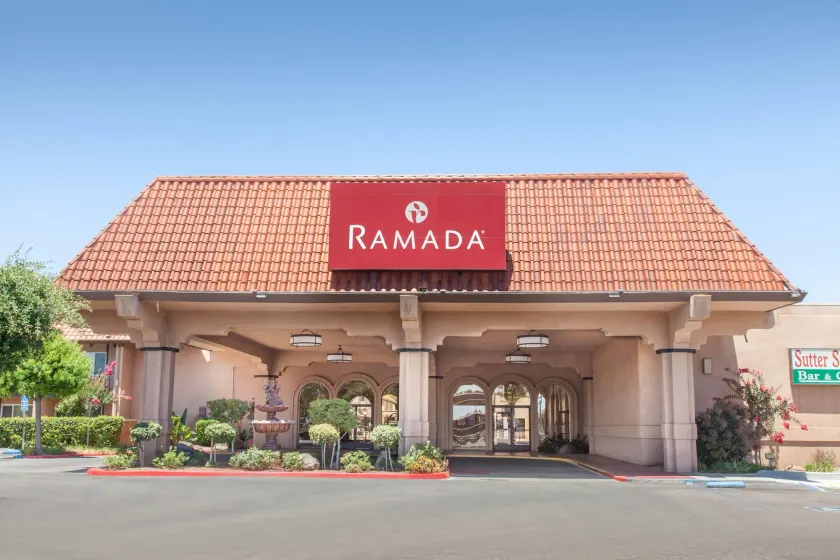 Ramada by Wyndham Fresno North - Image 1
