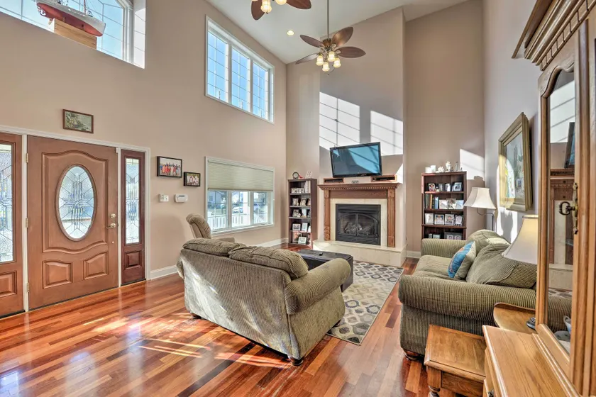 Cape May Getaway w/ Private Deck & Hot Tub! - Interiör