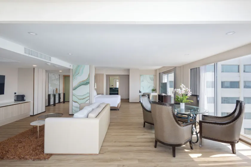 Ramada Plaza by Wyndham Bangkok Menam Riverside - Image 1