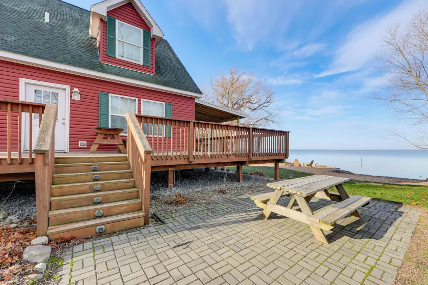 Spacious Family Winter Retreat on Oneida Lake! - Image 1