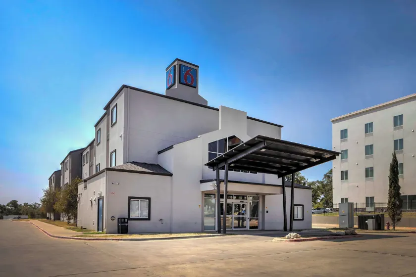 Motel 6-Cedar Park, TX - Image 1