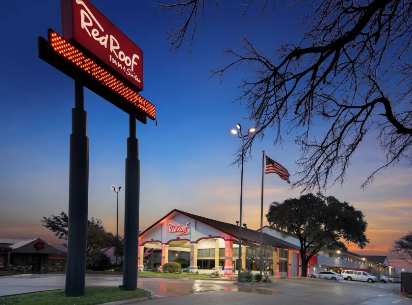 Red Roof Inn & Suites Irving - DFW Airport South - Image 1