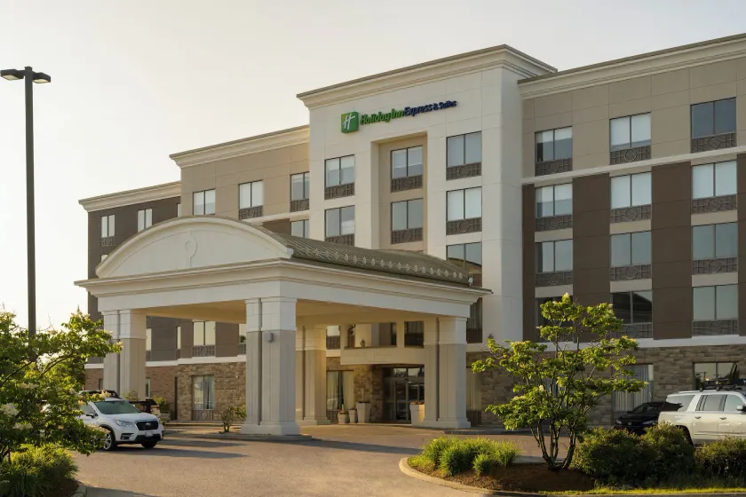 Holiday Inn Express Hotel & Suites North Bay by IHG - Image 1