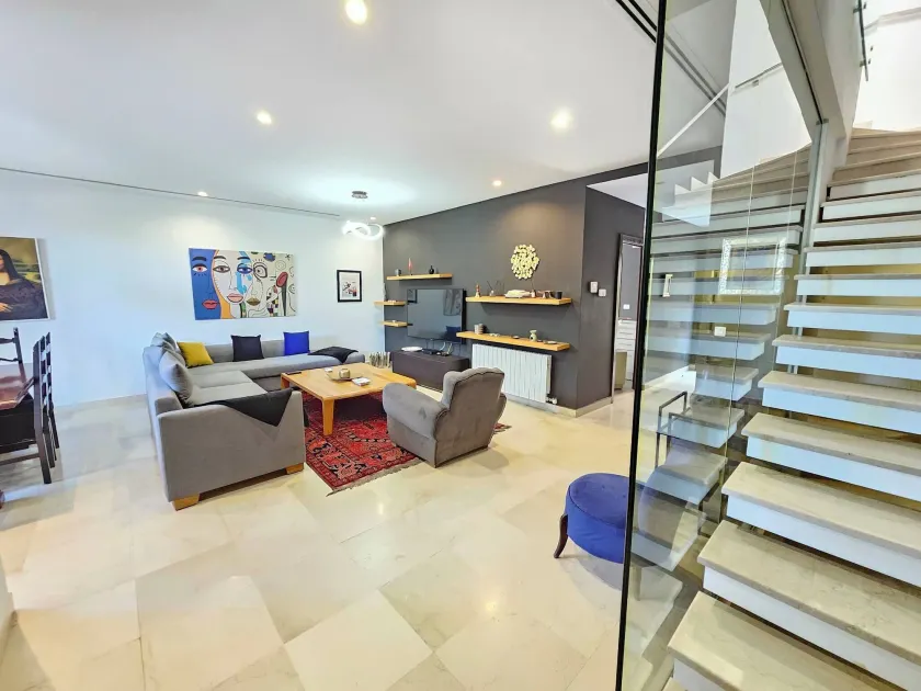 Elegant and modern villa V 04 - Image 1