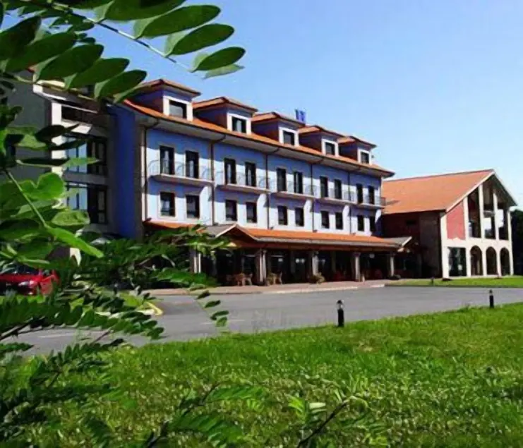 Hotel Cristina - Image 1