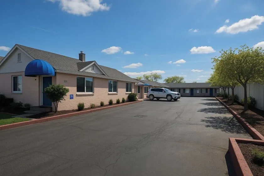 Boulevard Inn - Image 1