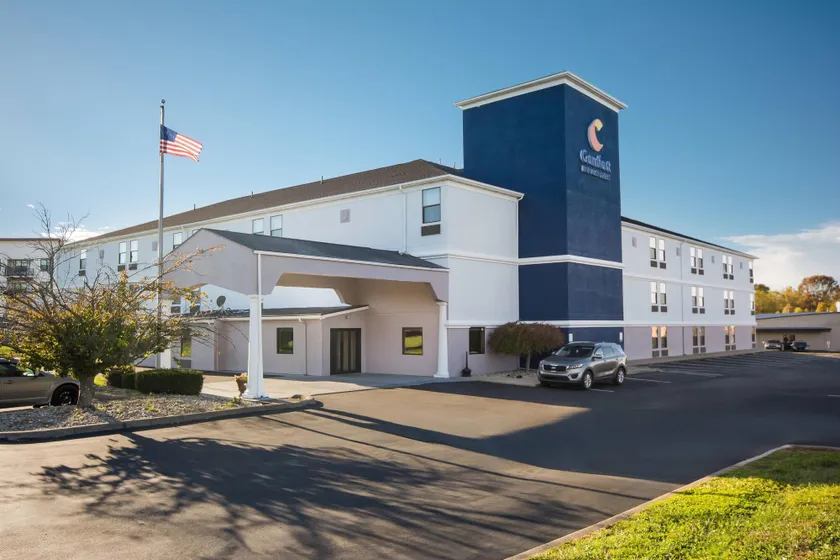 Comfort Inn & Suites Cincinnati Eastgate - Image 1