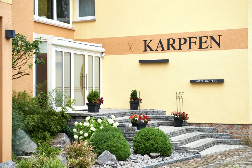 Hotel & Restaurant Zum Karpfen - Image 1