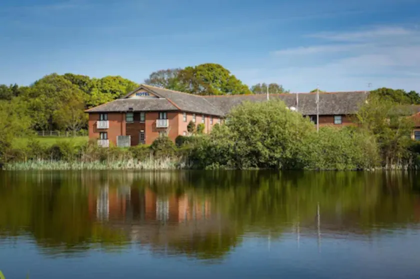 Dragonfly Hotel Colchester - Image 1