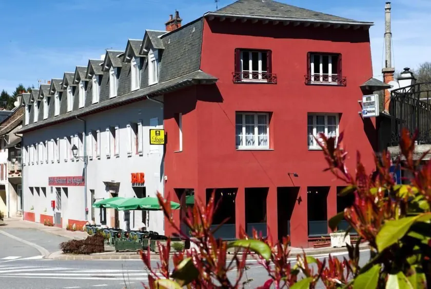 Logis Hotel Restaurant des Voyageurs, Lacs du Levezou - Image 1