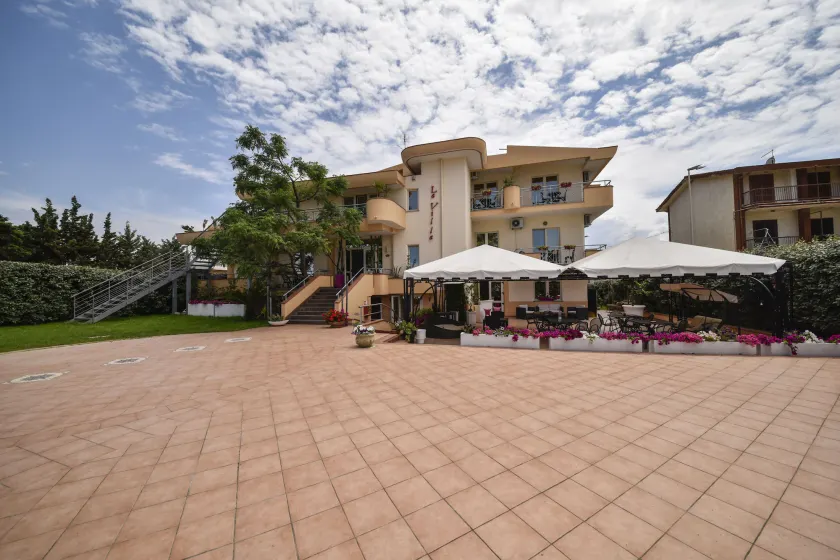 Hotel La Villa - Image 1